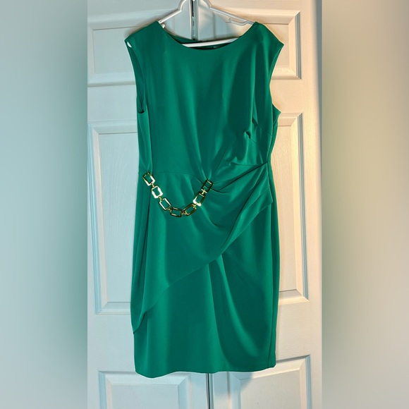 dressbarn sleeveless Green Dress with Gold Chain - Picture 5 of 16